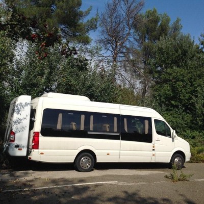 Reisbus minibus in Noisy-le-Grand