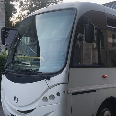 Reisbus minibus in Villiers-le-Bel